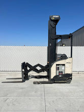 Load image into Gallery viewer, CROWN Reach Truck RD5725-32 - 1A432673 - USED