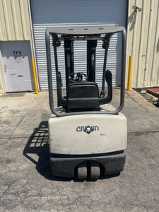 front view of the CROWN Electric 3-W Sitdown Counterbalance Forklift