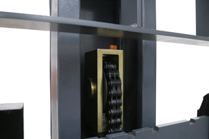 Lift chain on the pallet stacker mast lifting mechanism